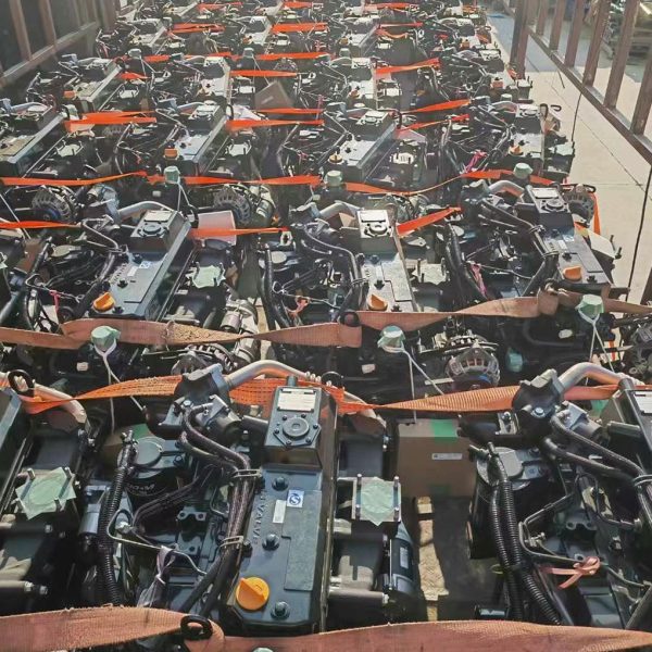 Yanmar 4TNV98 Diesel Engine in Bulk