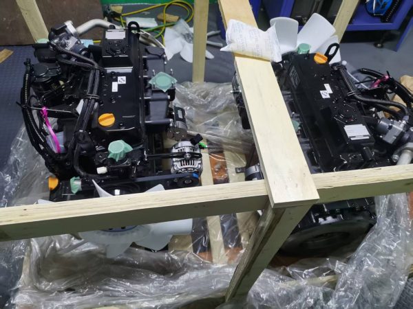 Yanmar diesel engine 4TNV98 is used in excavators and lawn mowers.