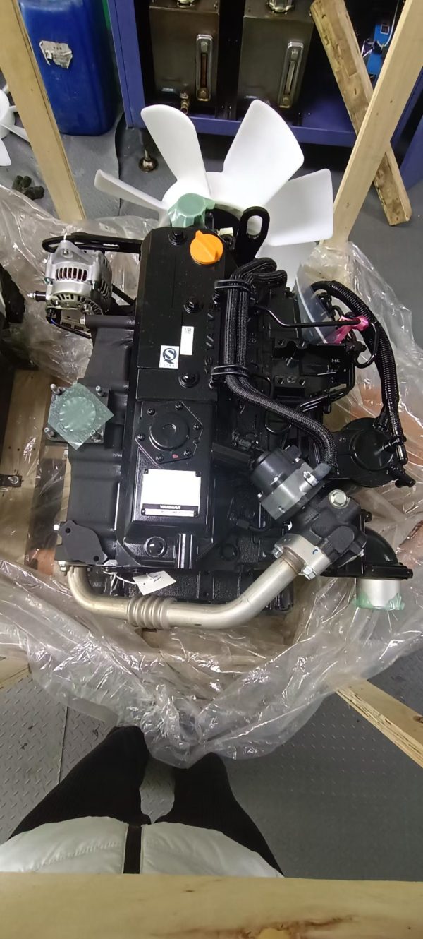 Yanmar diesel engine 4TNV98 is used in excavators and lawn mowers.