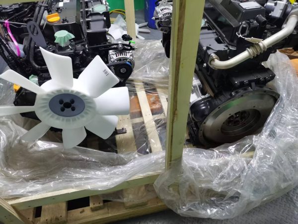 Yanmar diesel engine 4TNV98 is used in excavators and lawn mowers.